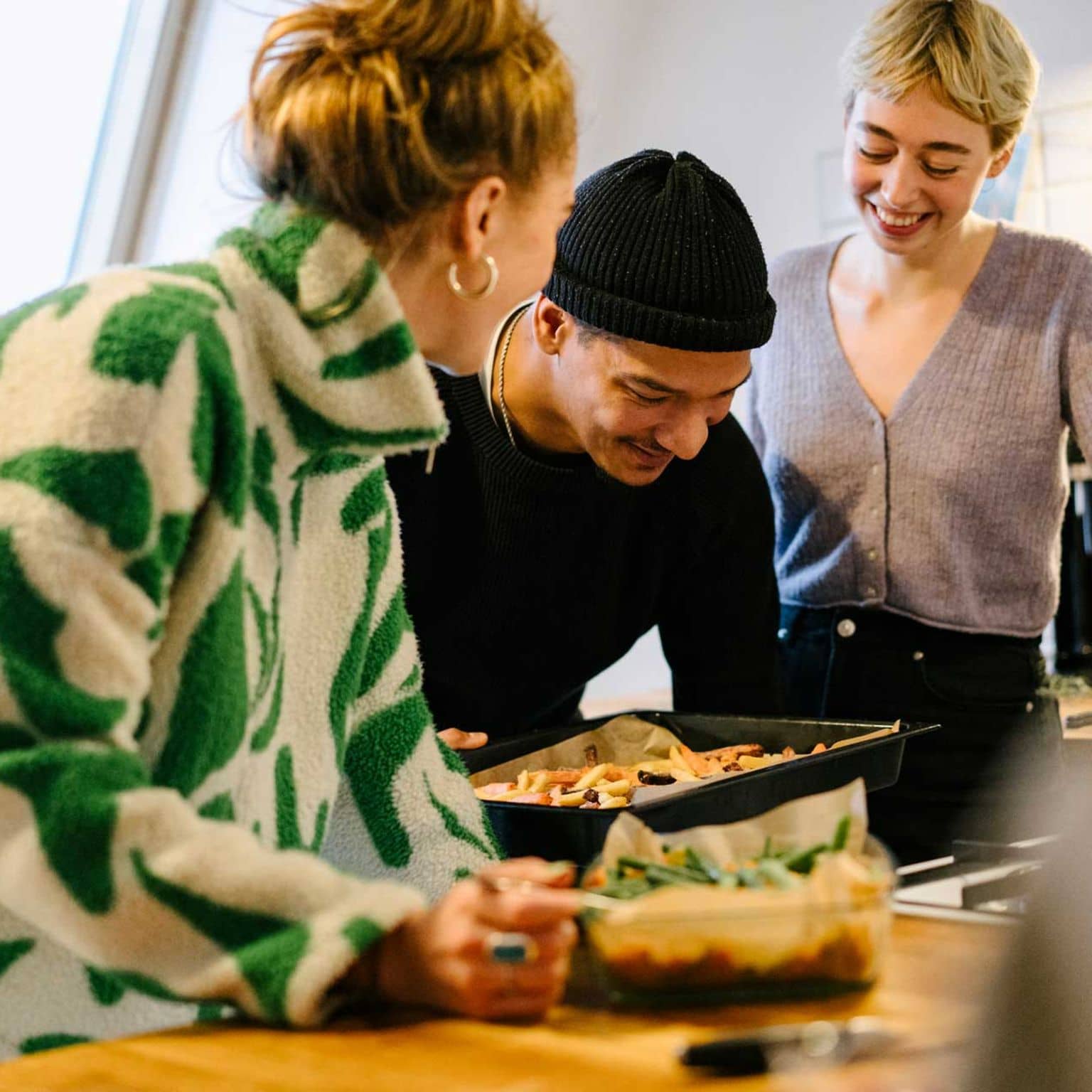 Promena fonda za zdravstveno osiguranje: Prijatelji kuvaju zajedno i srećni su zbog članstva u DAK-u