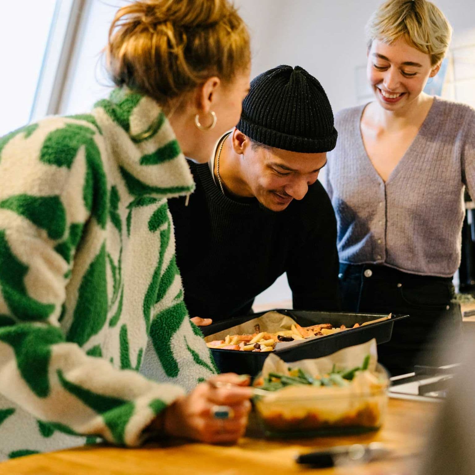 Promena fonda za zdravstveno osiguranje: Prijatelji kuvaju zajedno i srećni su zbog članstva u DAK-u