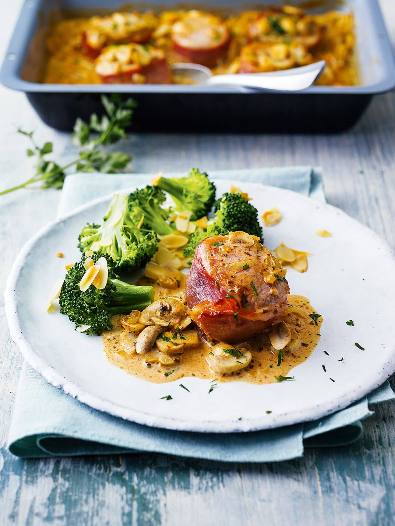 Ernährung bei Fettleber: Schweinefilet im Schinkenmantel