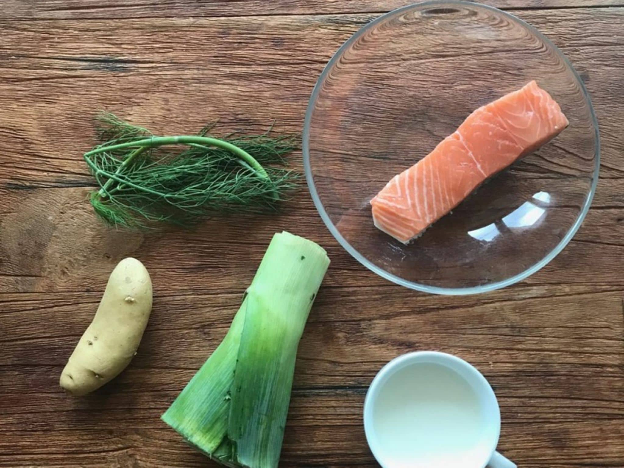 Zutaten für eine Schwedische Sommersuppe.