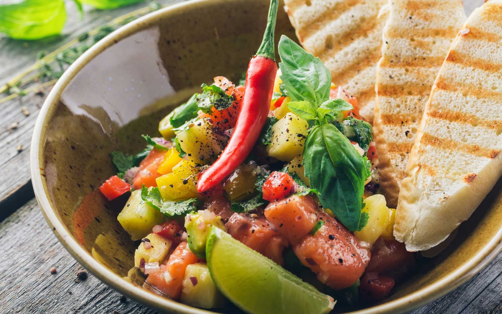 Ceviche im tiefen Teller