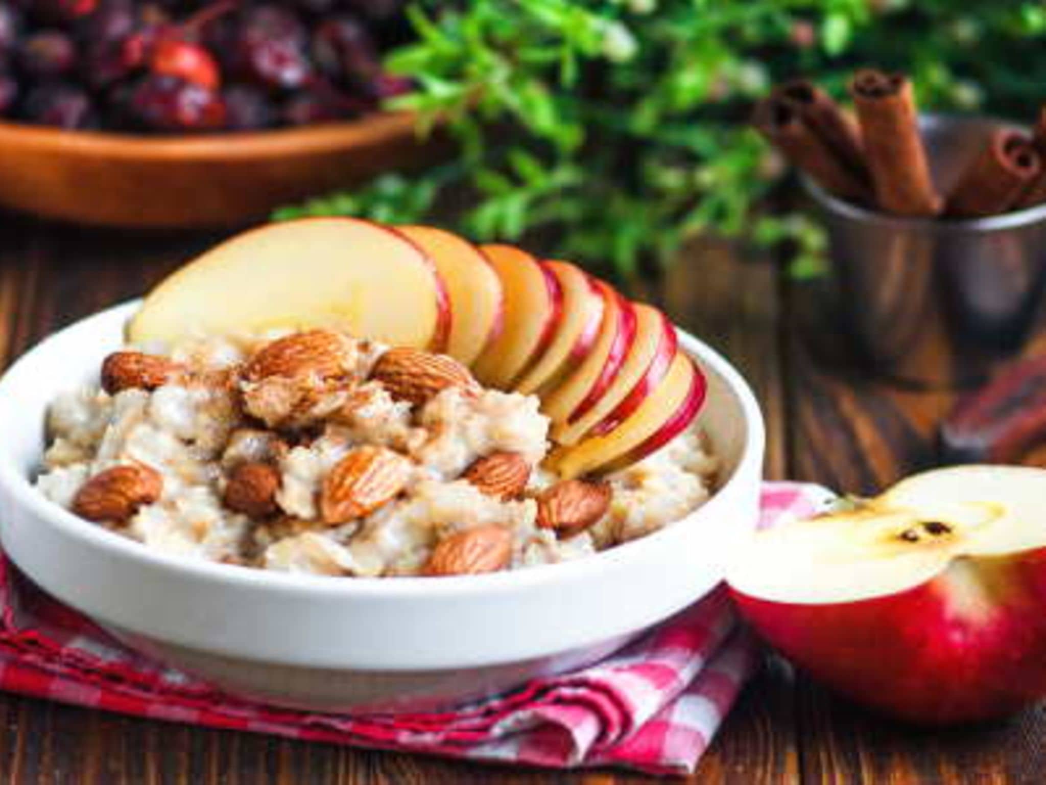 Porridge: Leckere Portion Porridge mit Mandeln