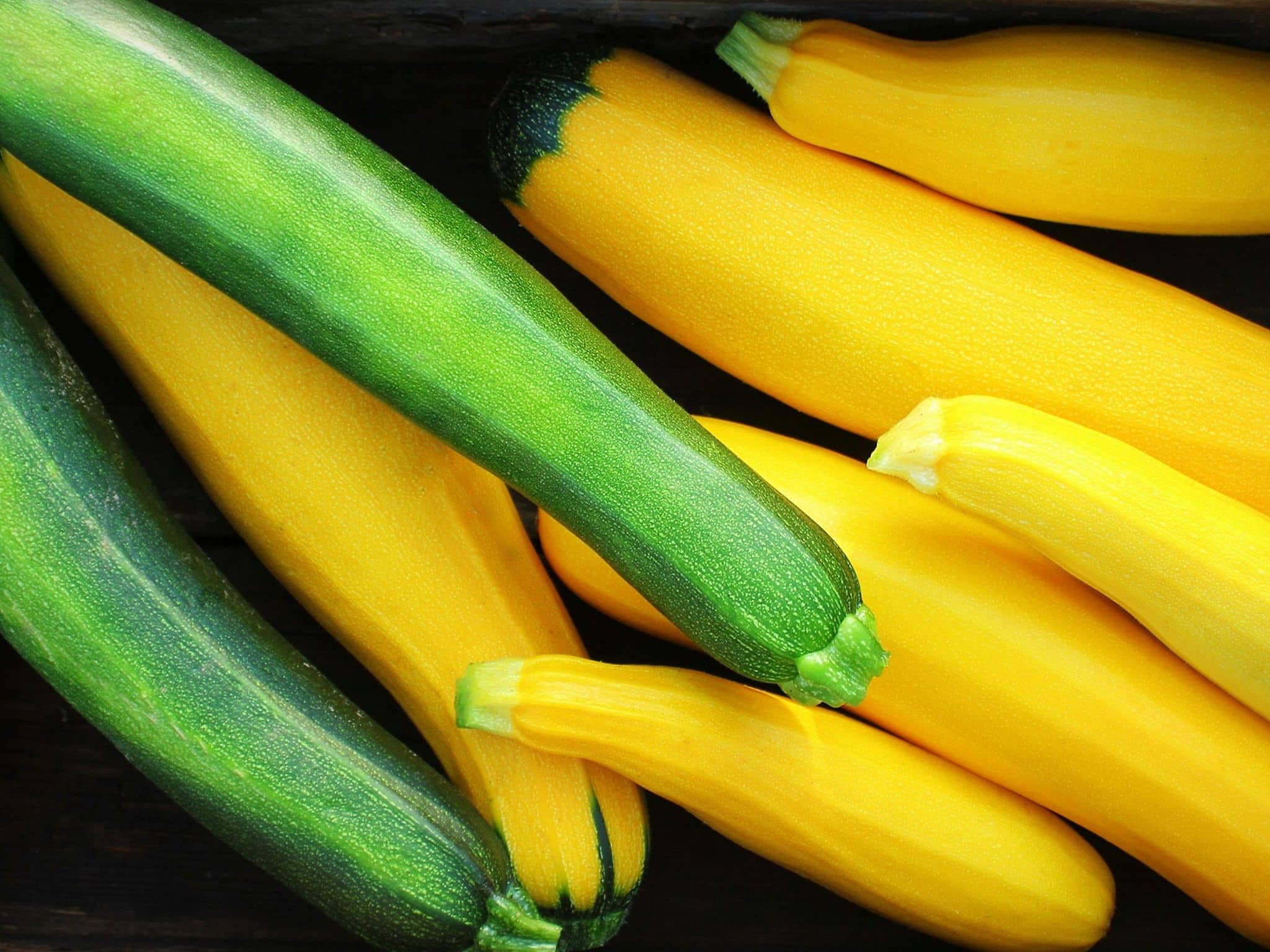 Alleskönner Zucchini: Gelbe und grüne Zucchini