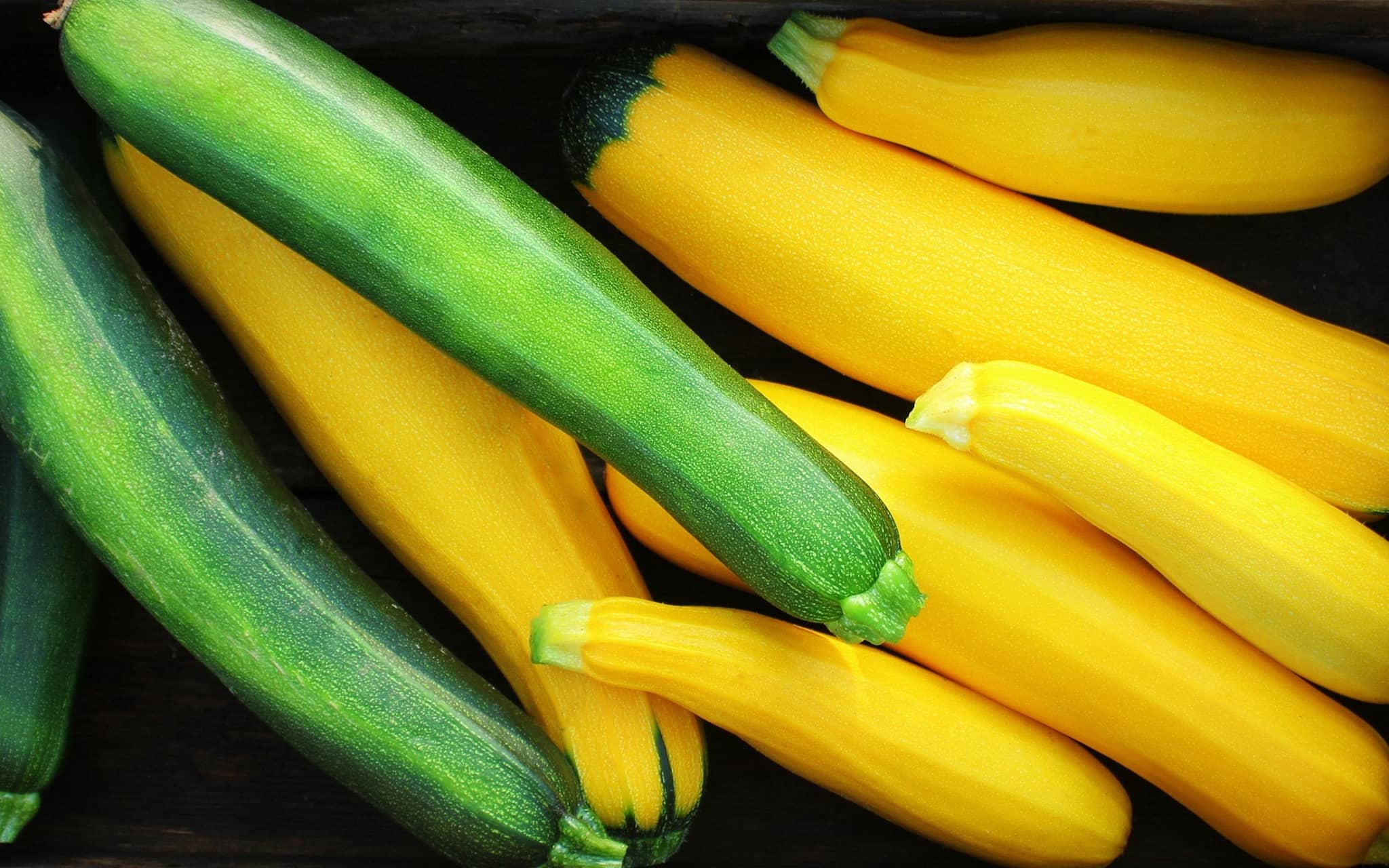 Alleskönner Zucchini: Gelbe und grüne Zucchini