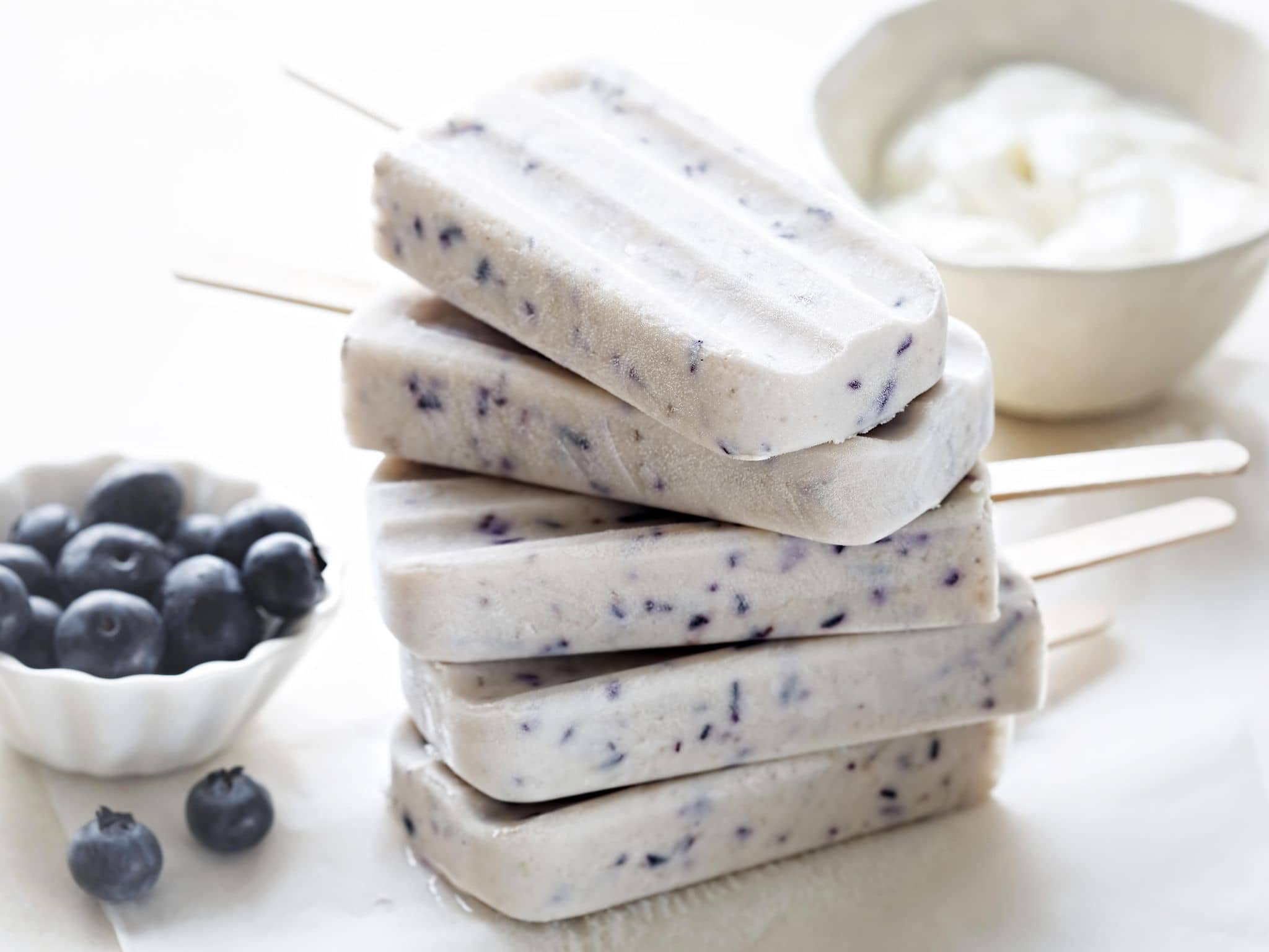 Rezeptfoto: Joghurteis mit Beeren