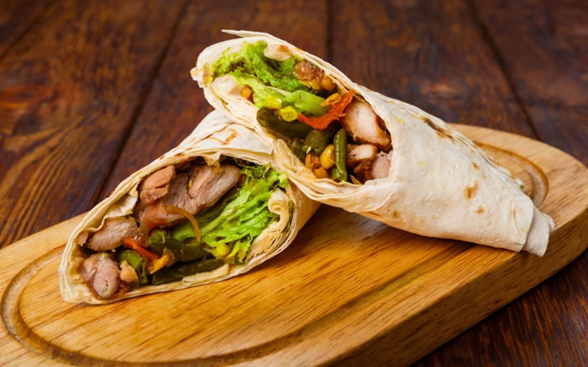 Burritos: Aufgeschnittener Burritos mit Hähnchen Süßkartoffelfüllung