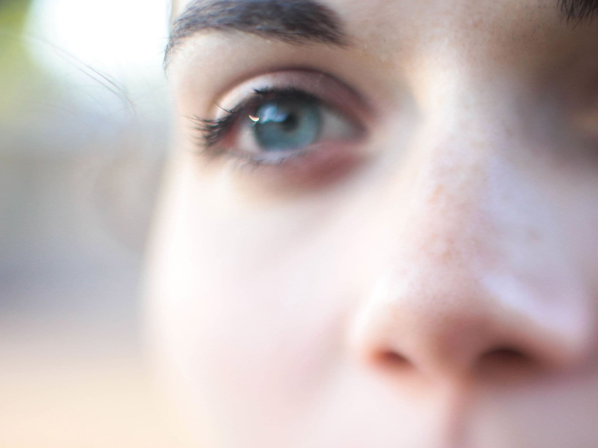 Folgeerkrankungen von Diabetes: Auge einer Frau in Nahaufnahme.