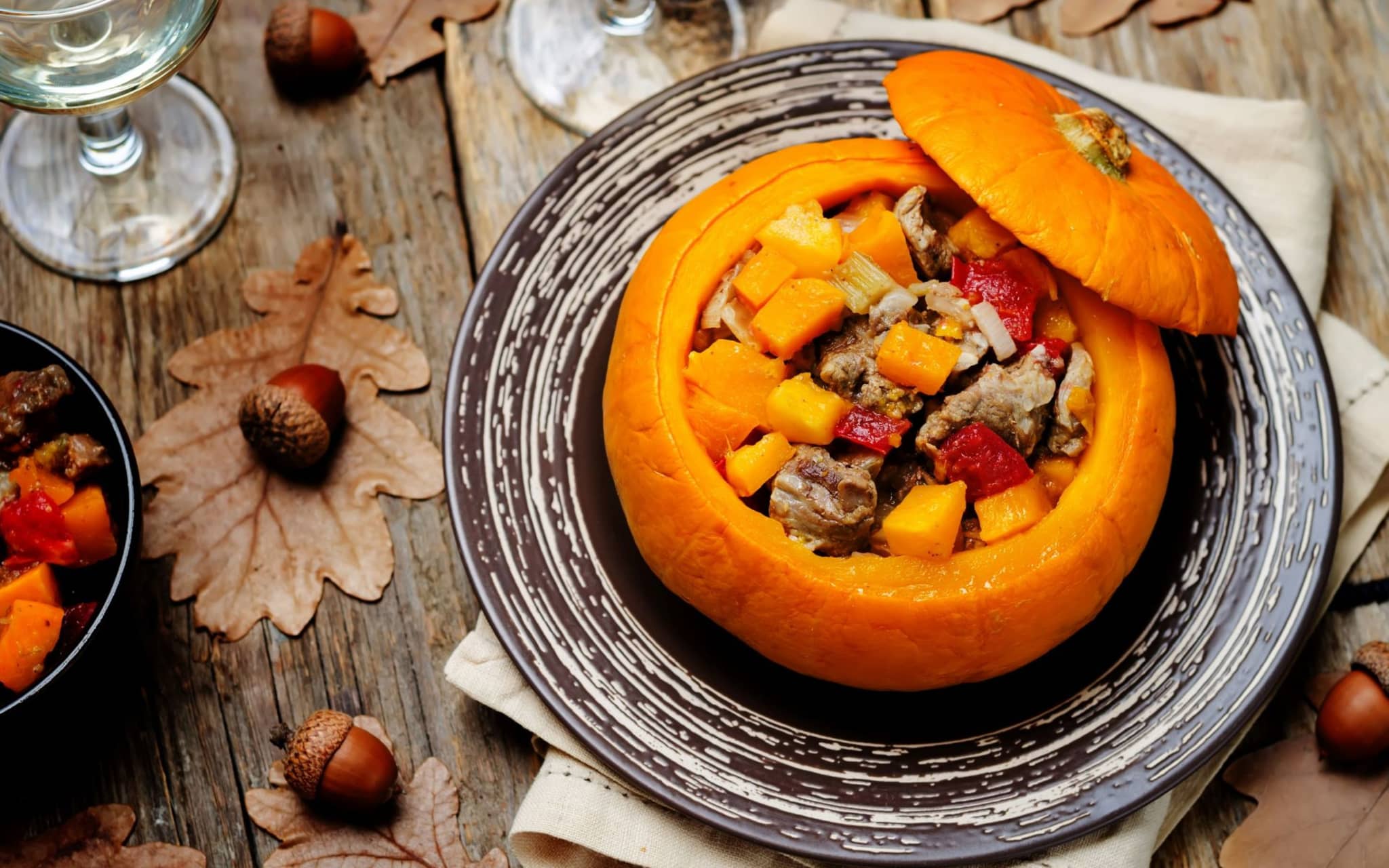 Gefüllter Kürbis mit Hackfleisch.