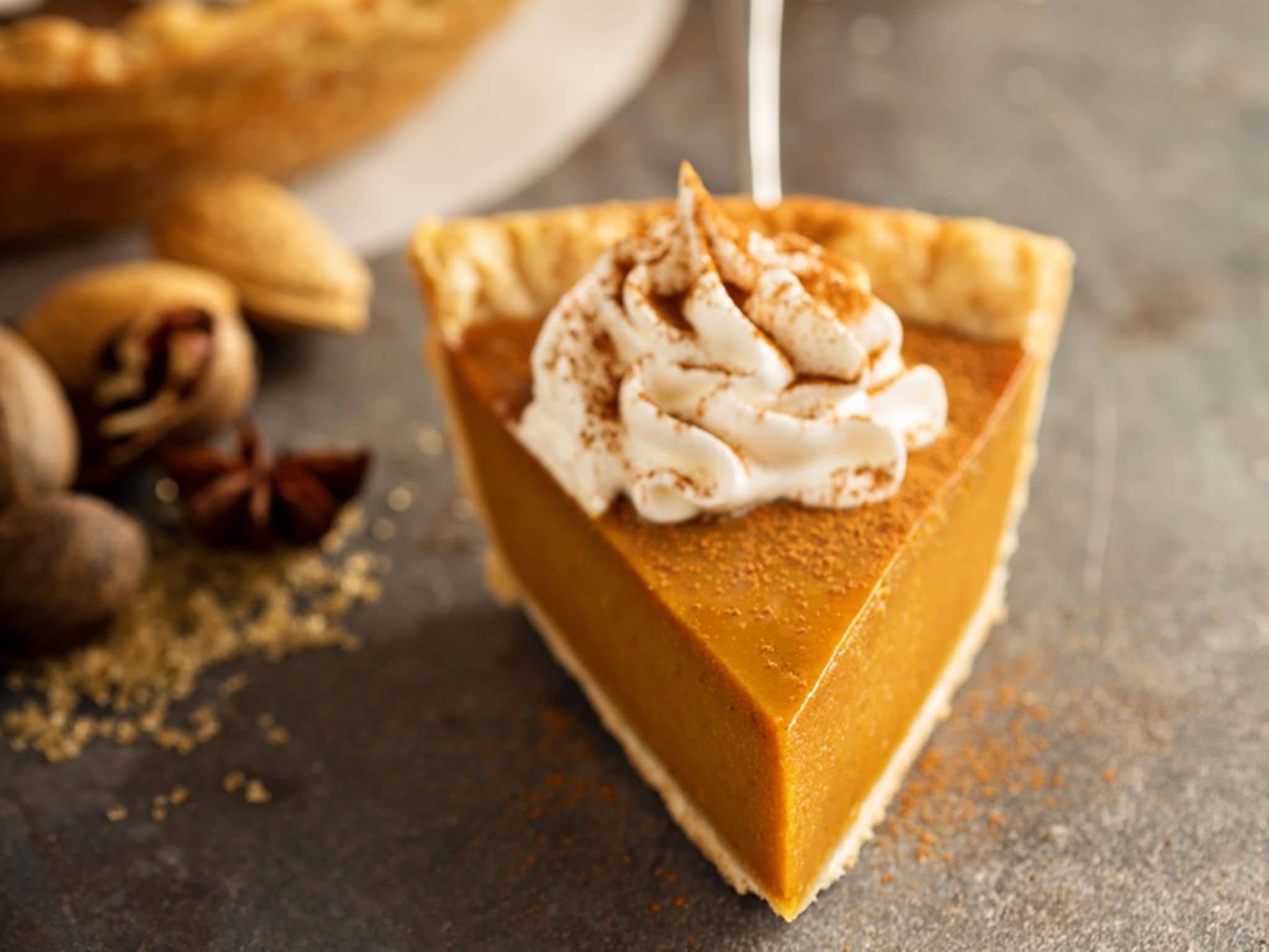 Pumpkin Pie: Kuchenstück mit Sahne drauf