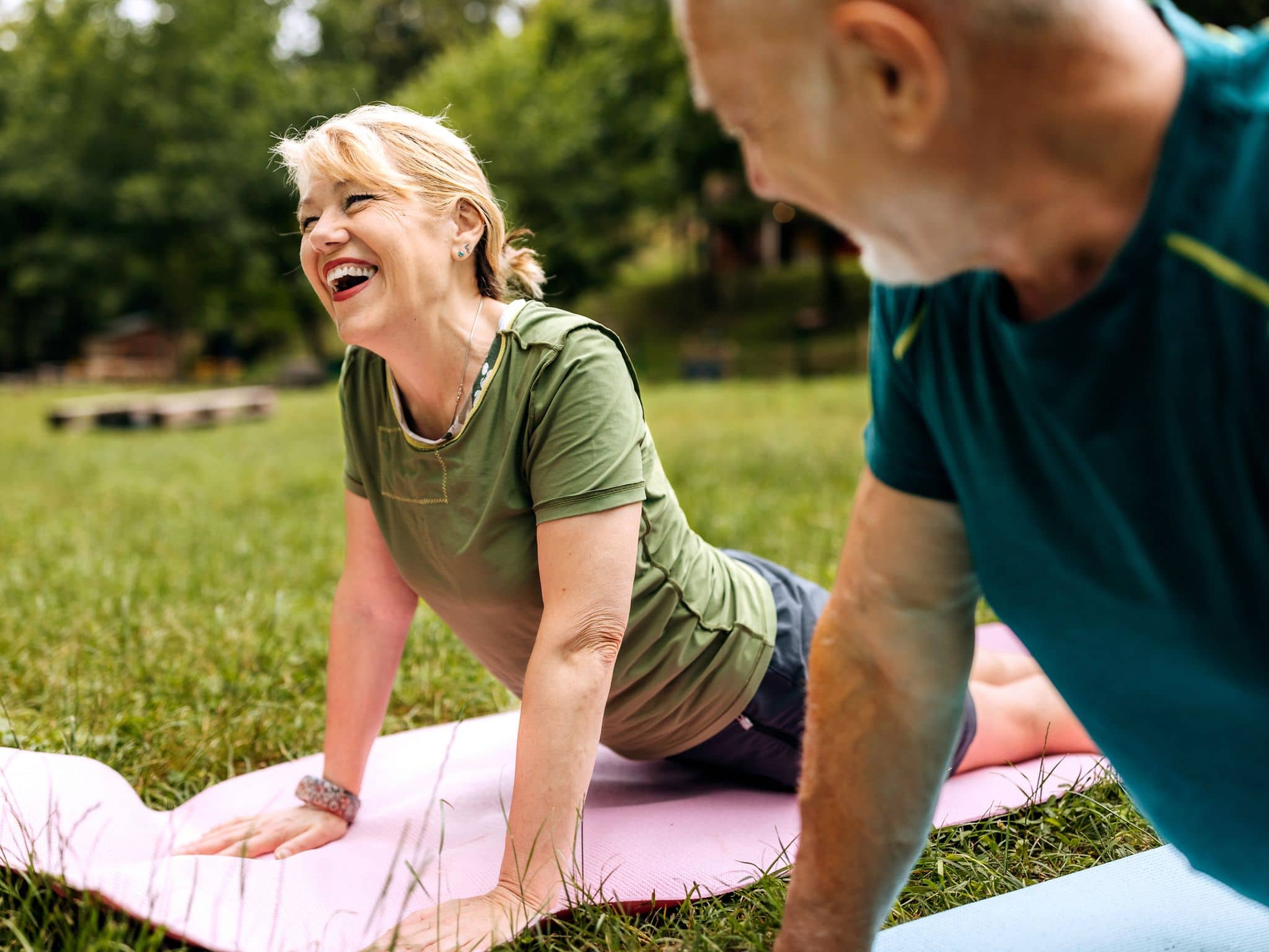 Inkontinenztherapiegerät: Frau beim Beckenbodentraining.
