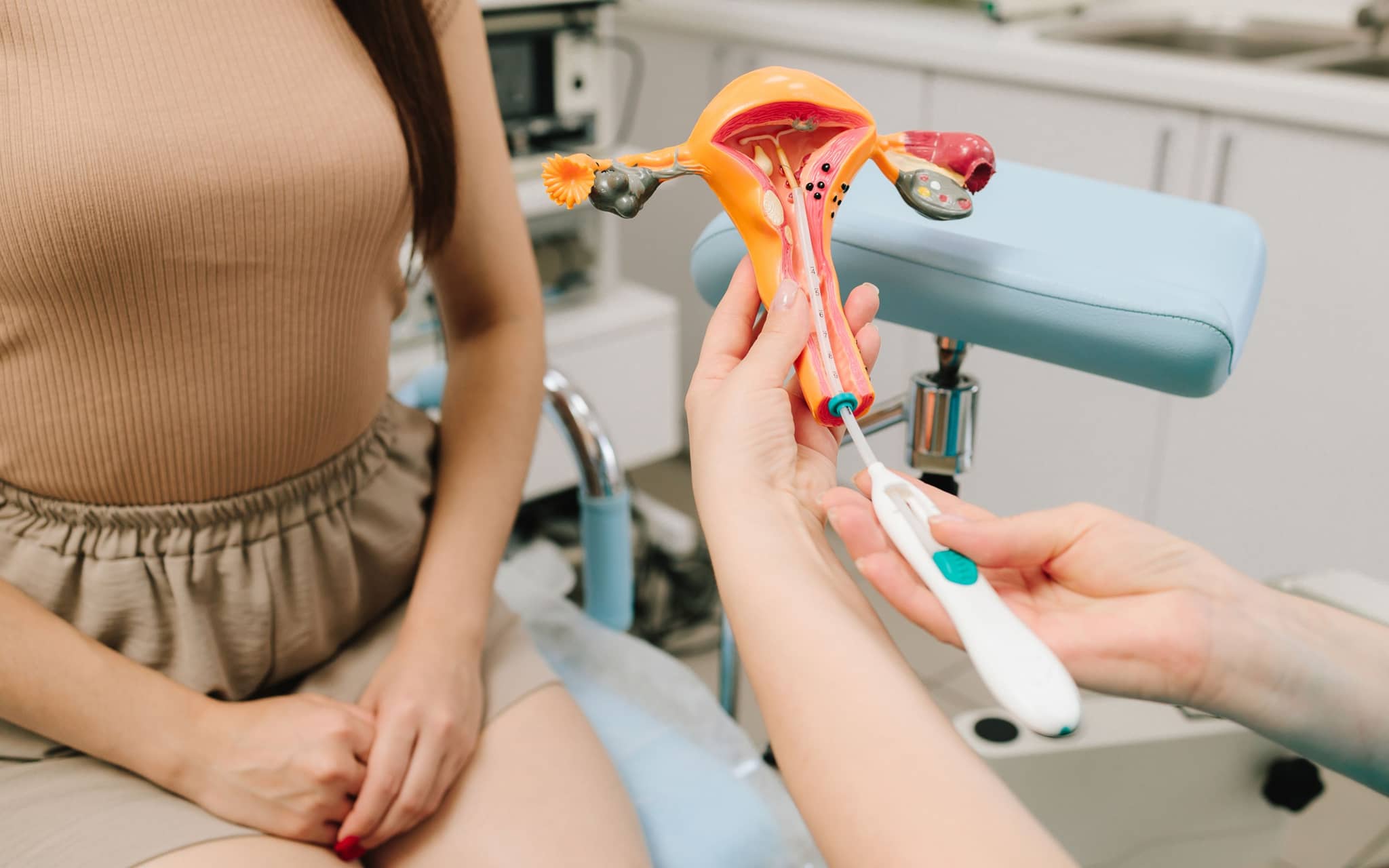 Kupferspirale und Kupferkette: Eine Ärztin erklärt das Einsetzen einer Kupferspirale