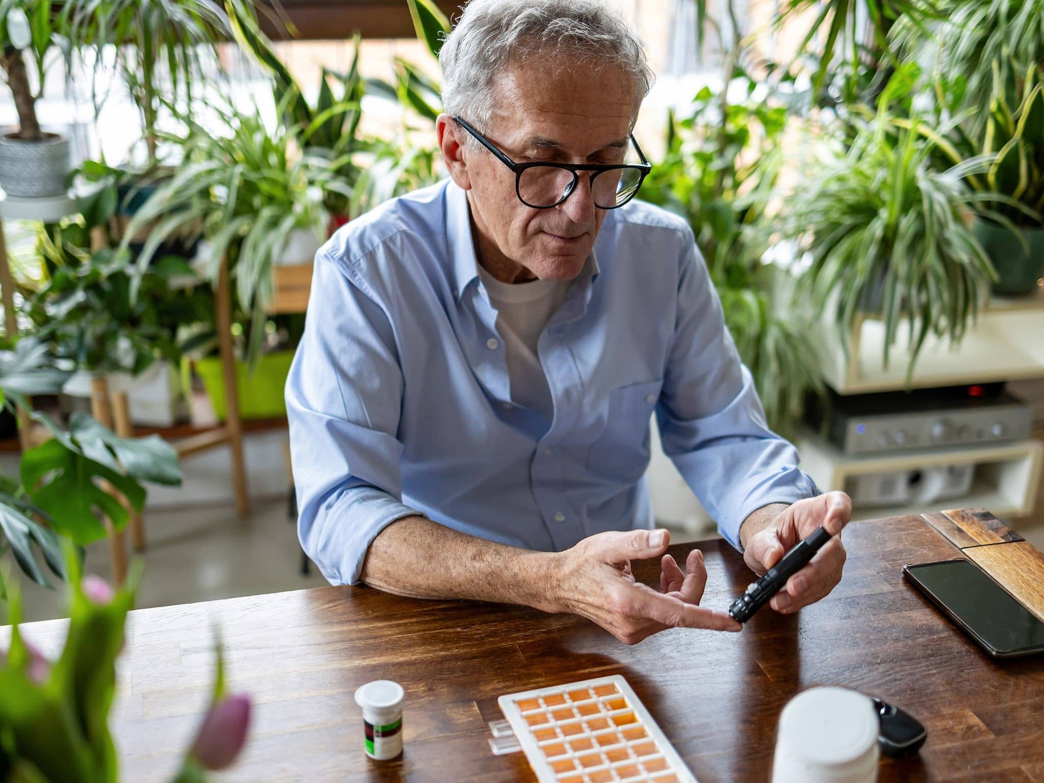 Folgeerkrankungen von Diabetes: Auge einer Frau in Nahaufnahme.
