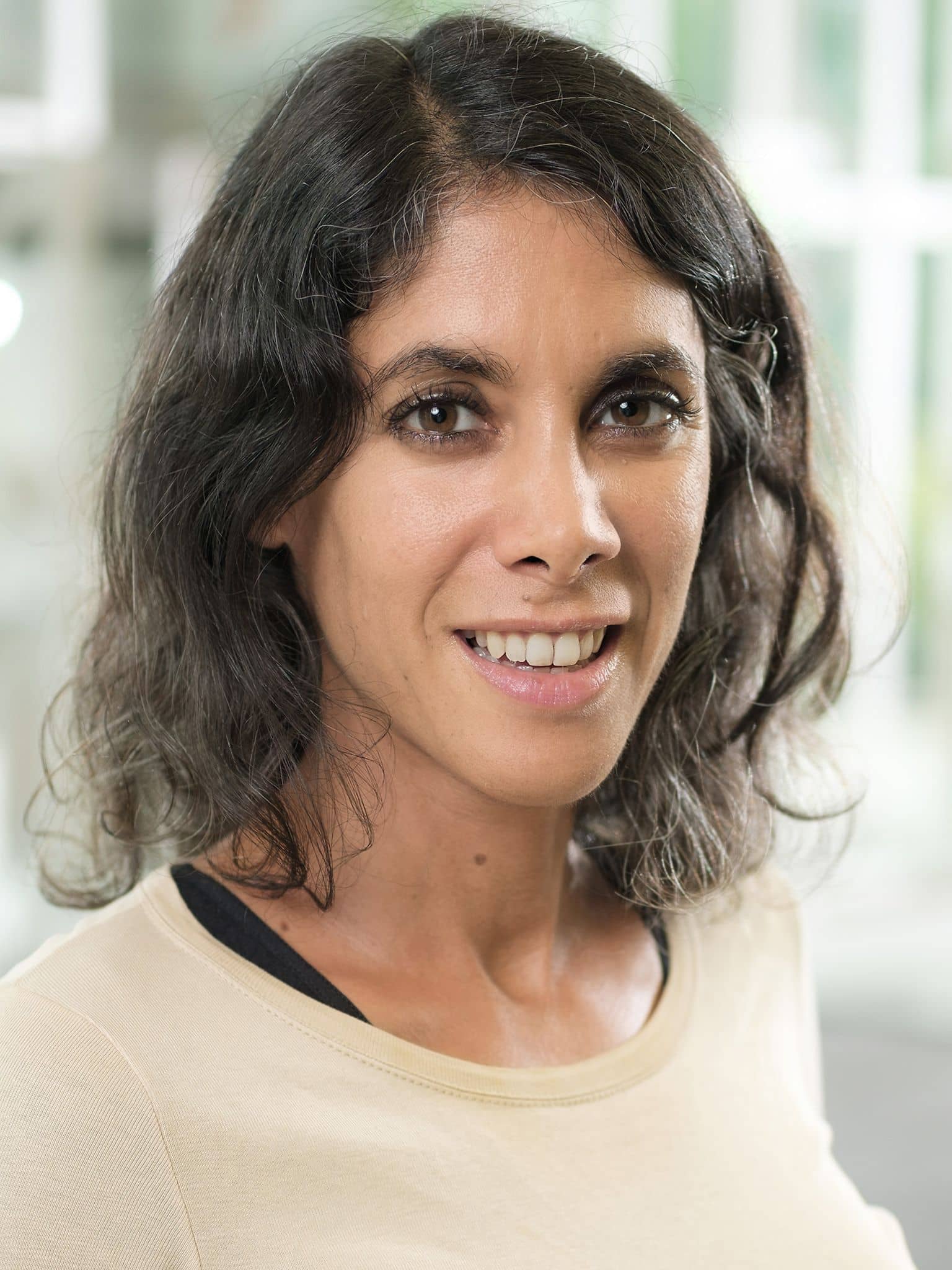 Dr. Roschan Farhumand