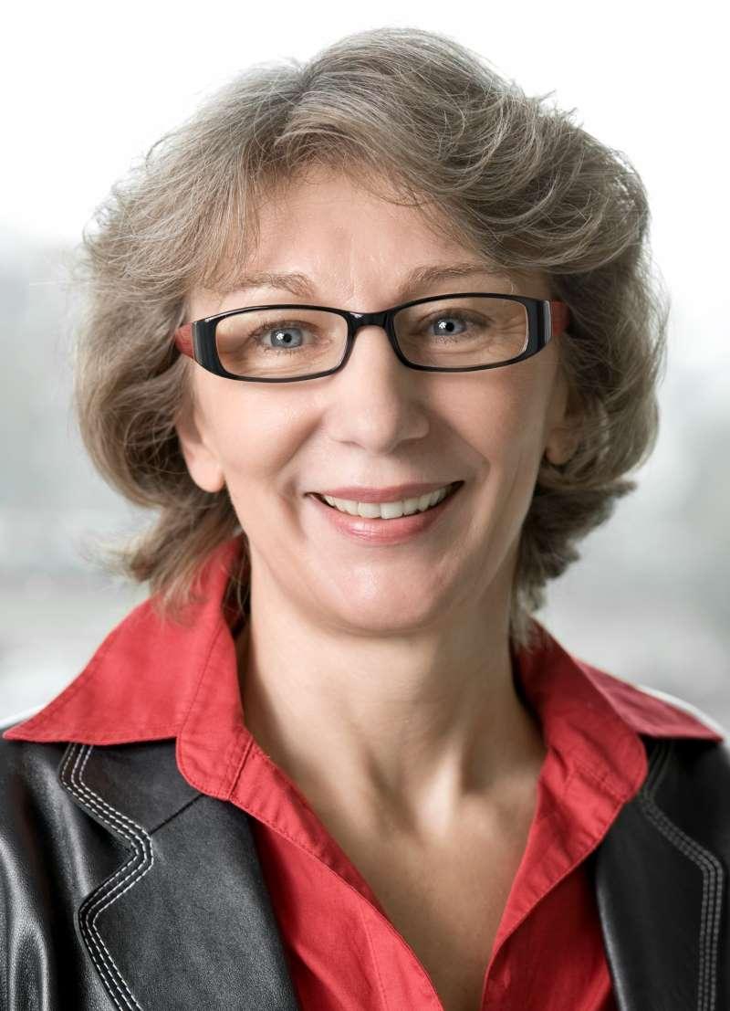 Porträt Leiterin der DAK-Landesvertretung Bayern Sophie Schwab.