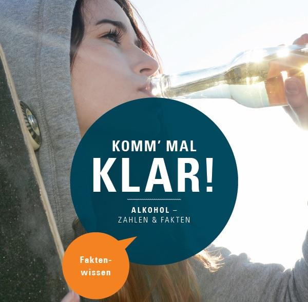 Broschüren-Bild Aktion Glasklar: Mädchen trinkt aus einer Flasche