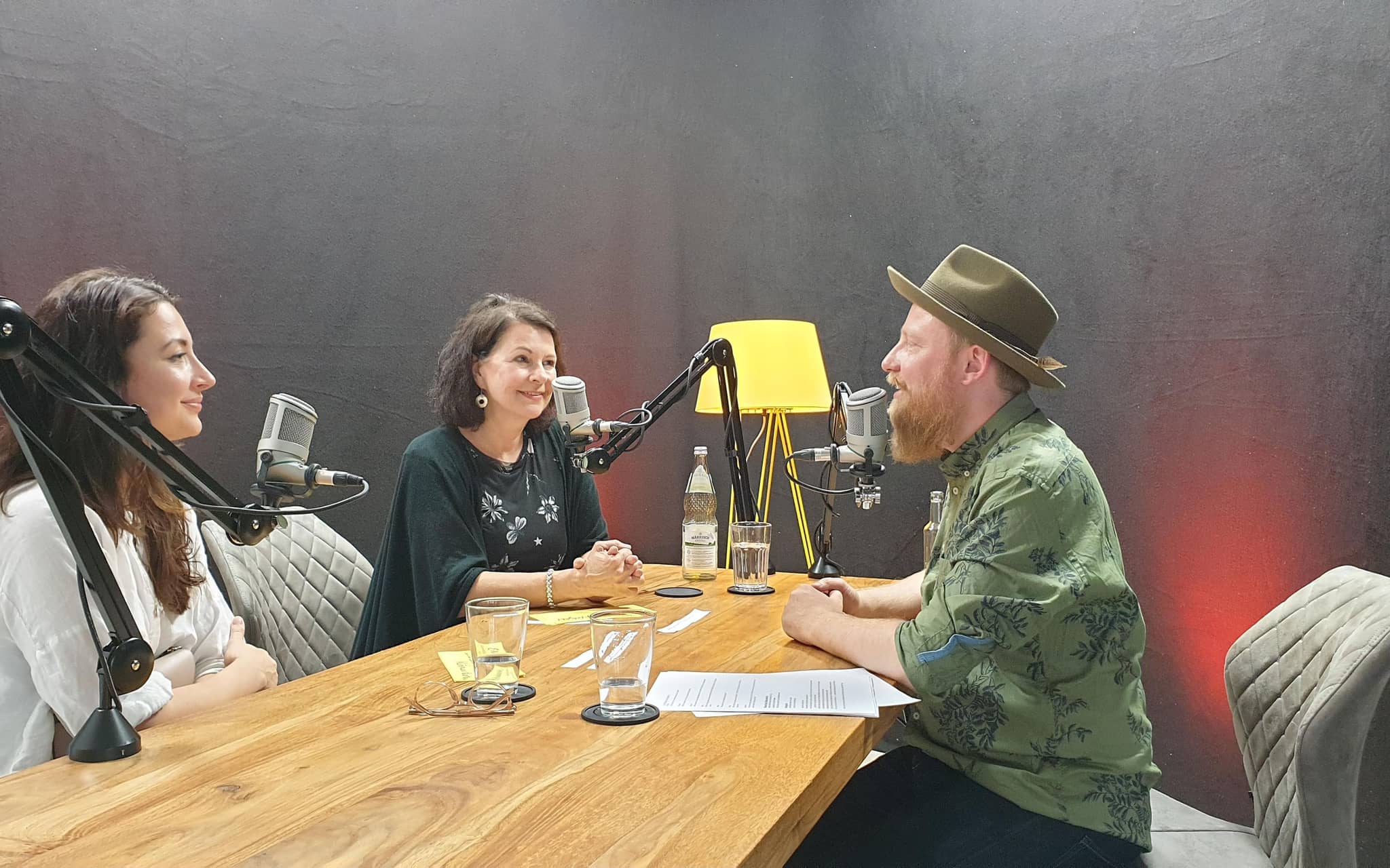 Über die Kunst des Liebens in der heutigen Zeit – Interview mit Stefanie Stahl und Luise Ritter