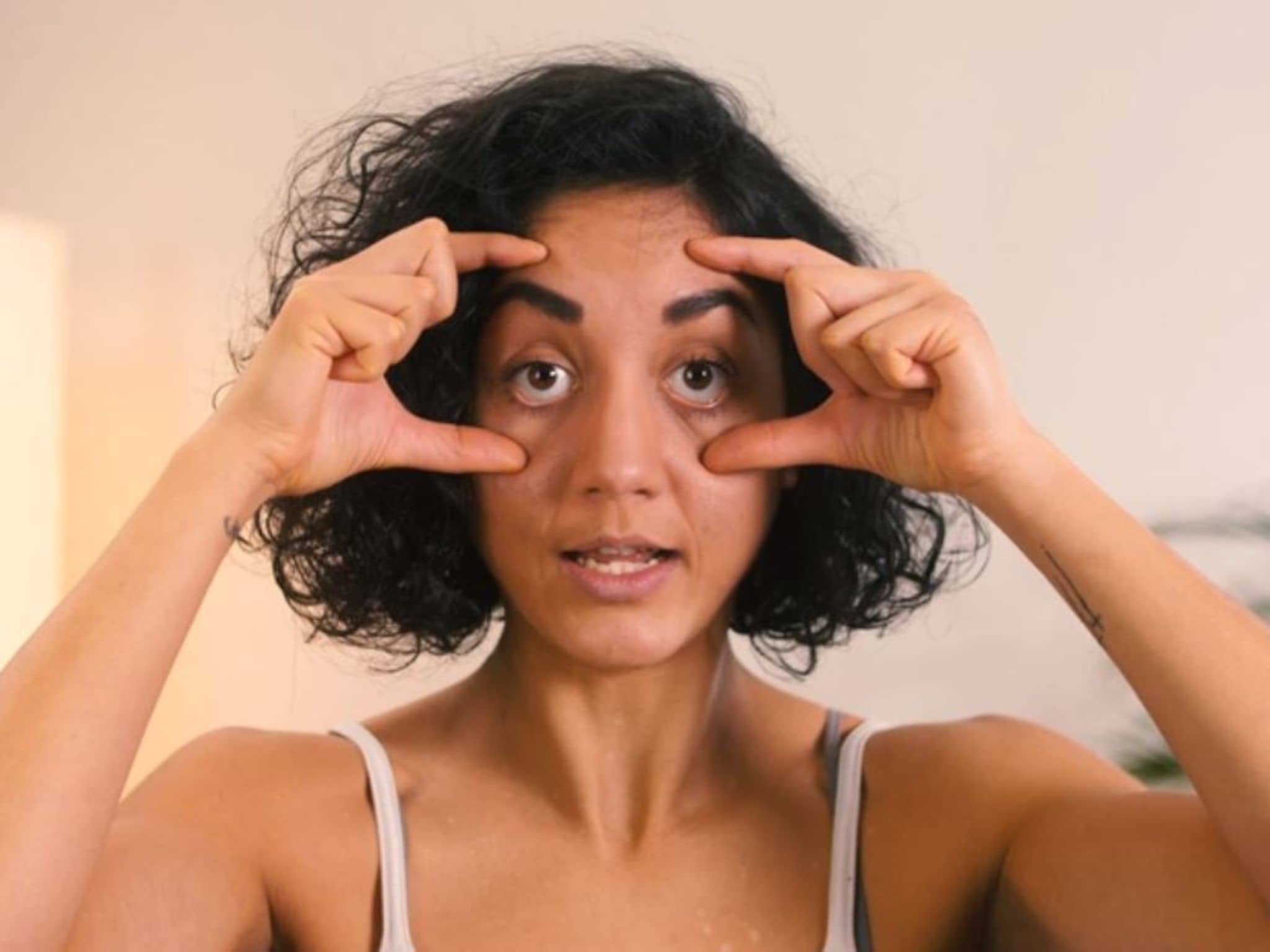 Gesichtsyoga: Sara Lyn macht Yoga fürs Gesicht.