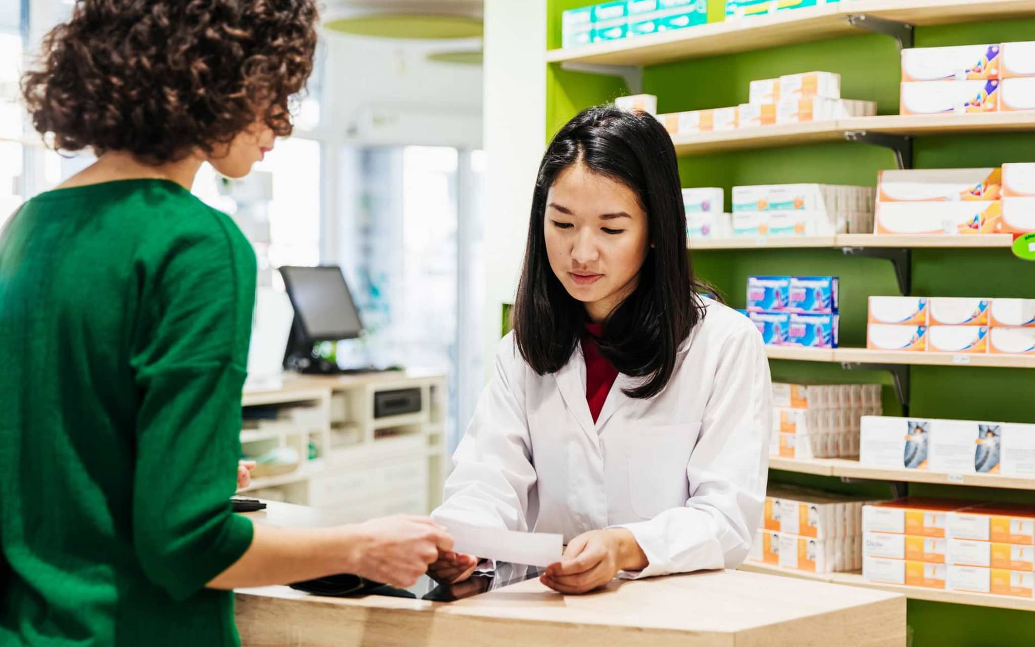 Bild: Beratungsgespräch in der Apotheke