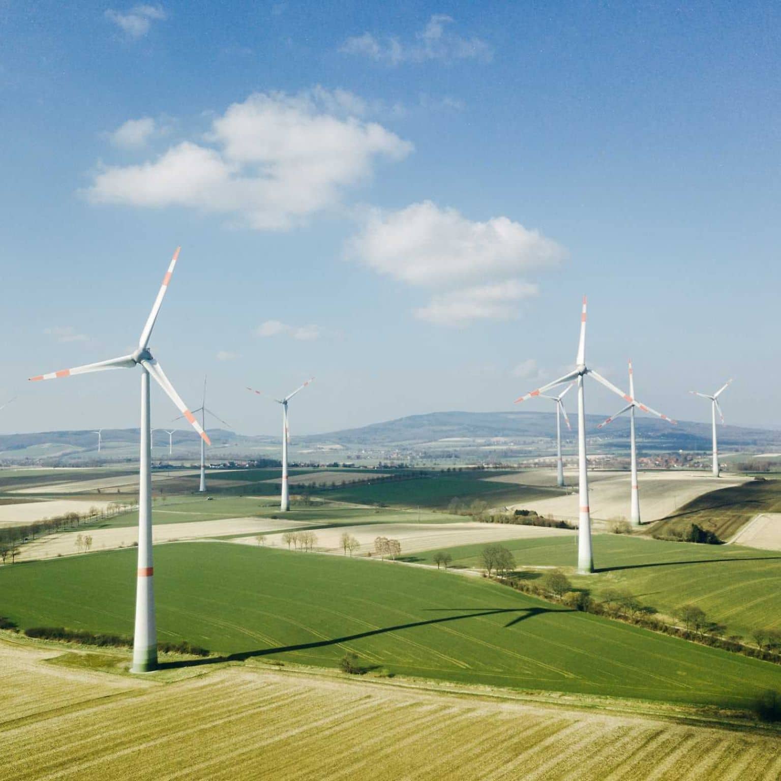 Symbolbild Energieschutzschirm: Windräder