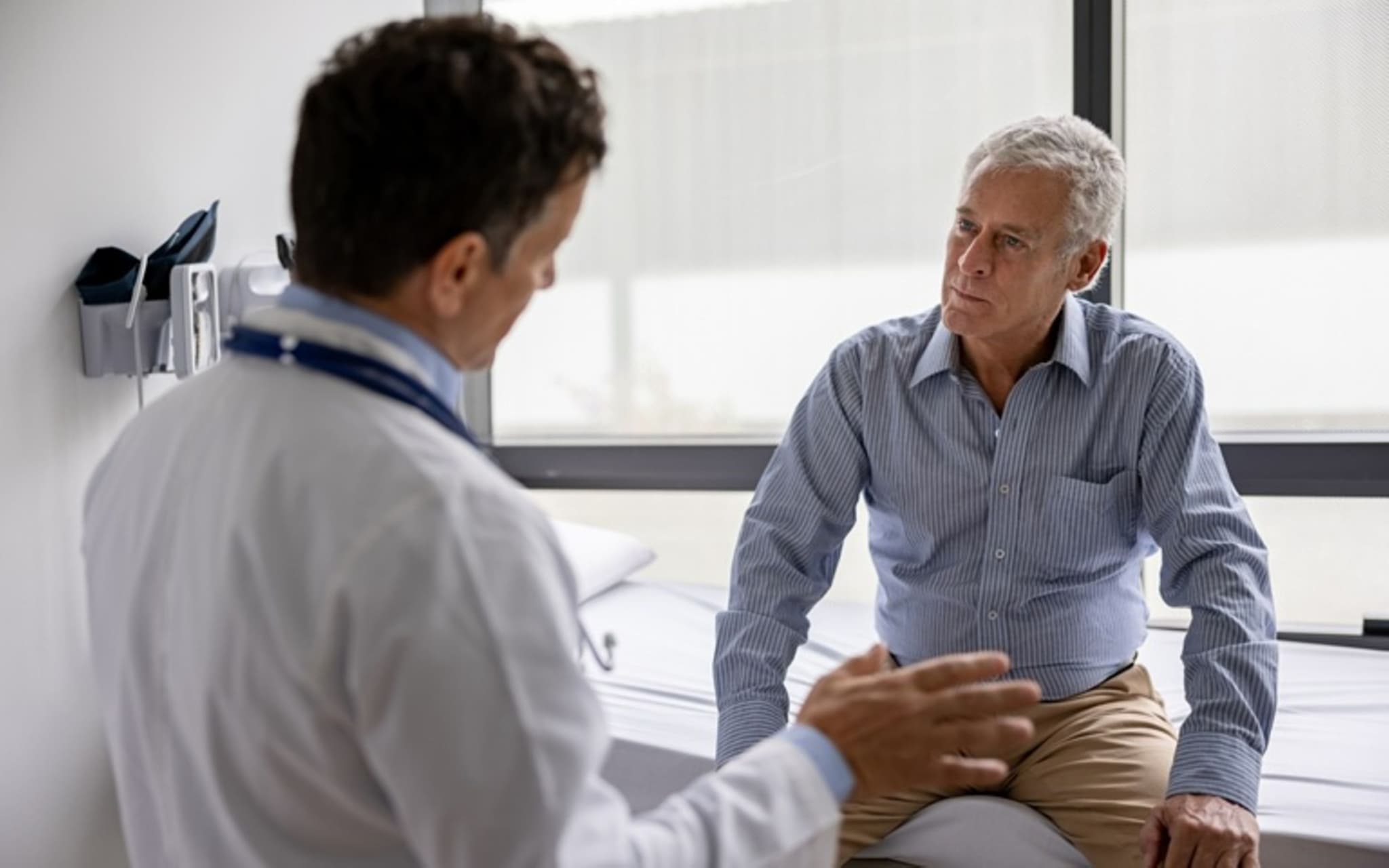 Vorerkrankungen: Arzt und Patient im Gespräch.