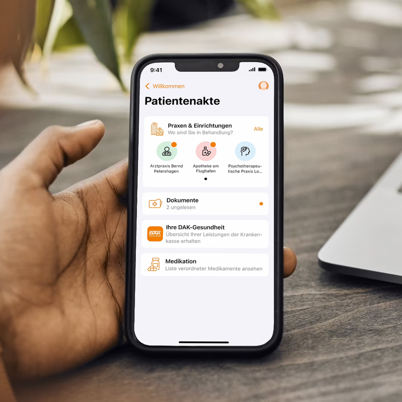 Smartphone mit elektronischer Patientenakte und Übersicht medizinischer Dokumente